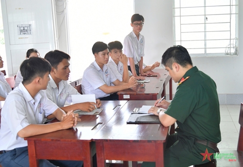Trường Sĩ quan Đặc công tuyên truyền, tư vấn, hướng nghiệp tuyển sinh quân sự tại An Giang

